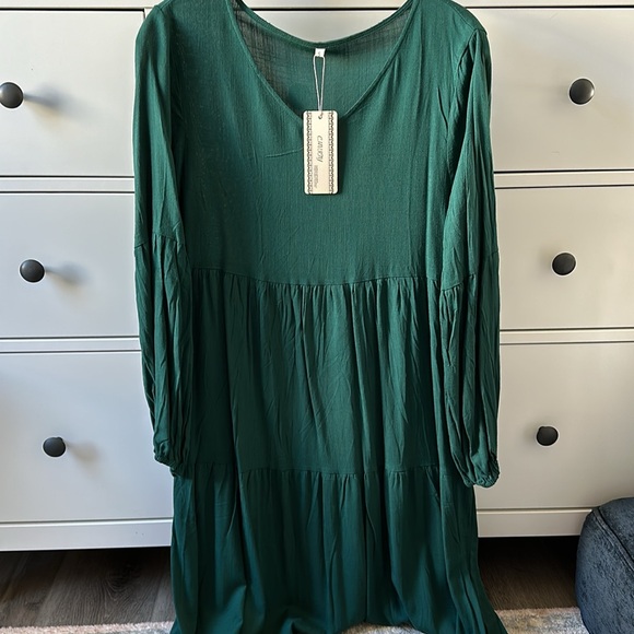 Long Sleeve Green Pleated Holiday Dress - Picture 3 of 5